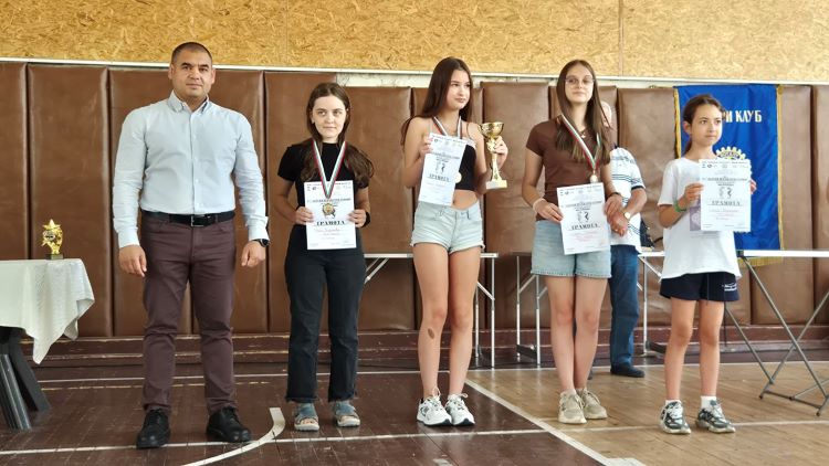 Наградиха победителите в 51-ото издание на Националната купа по шахмат „Морско конче“